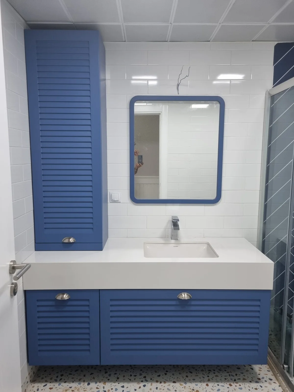 Mavi Banyo Dolabı