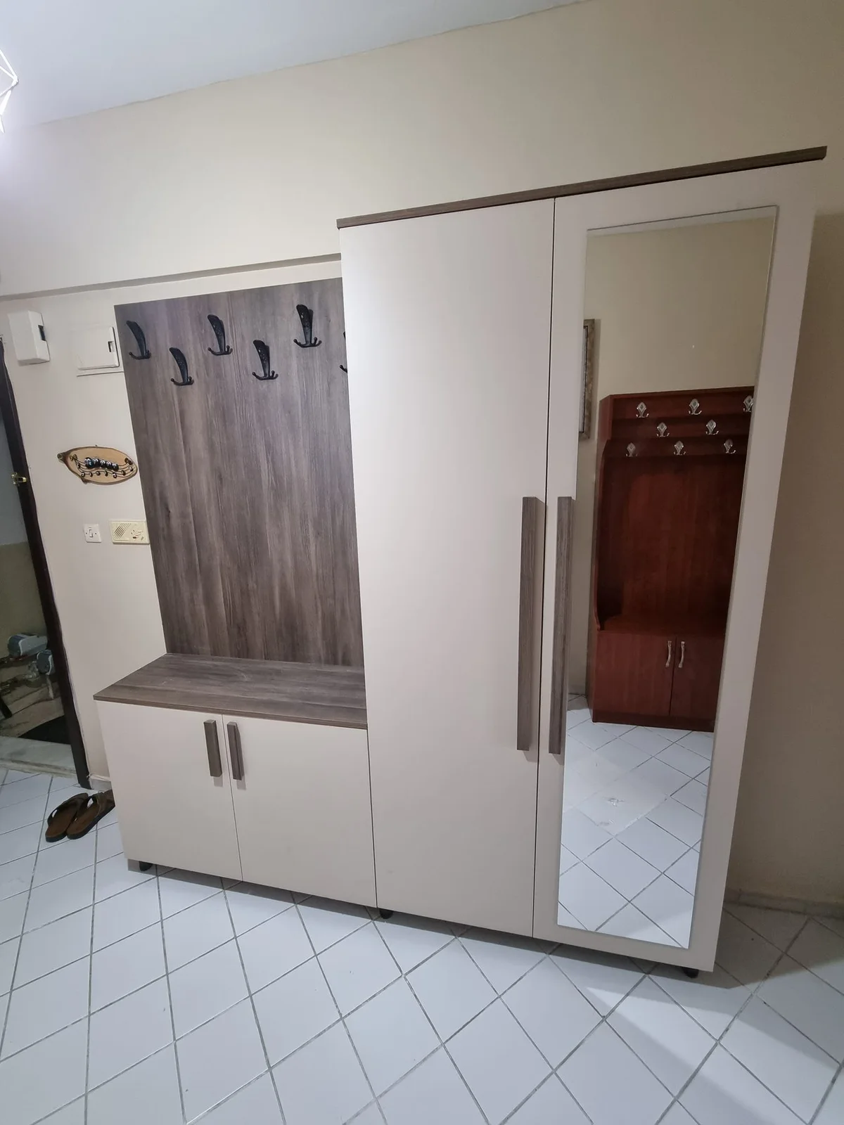 Ahşap Detaylı Vestiyer